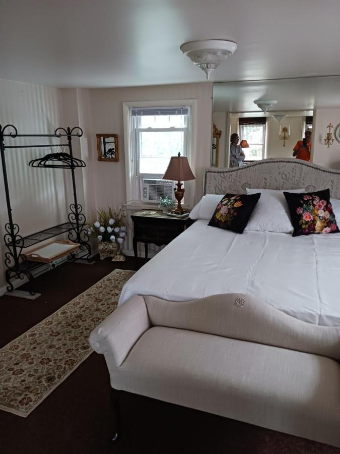 The Guest House At The Regina House Tea Room Moosic 外观 照片