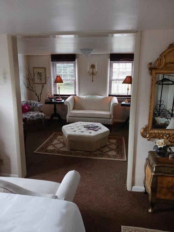 The Guest House At The Regina House Tea Room Moosic 外观 照片